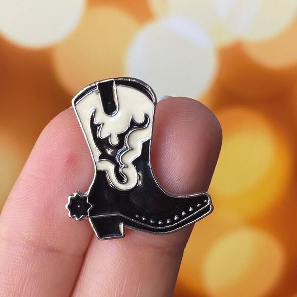 Cowboy Boot Enamel Pin/ Brooch Lapel - Picture 1 of 6